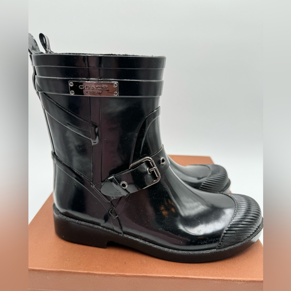 Coach - Lester Shiny Rubber Rain Boots - size 6 in box - Picture 7 of 9